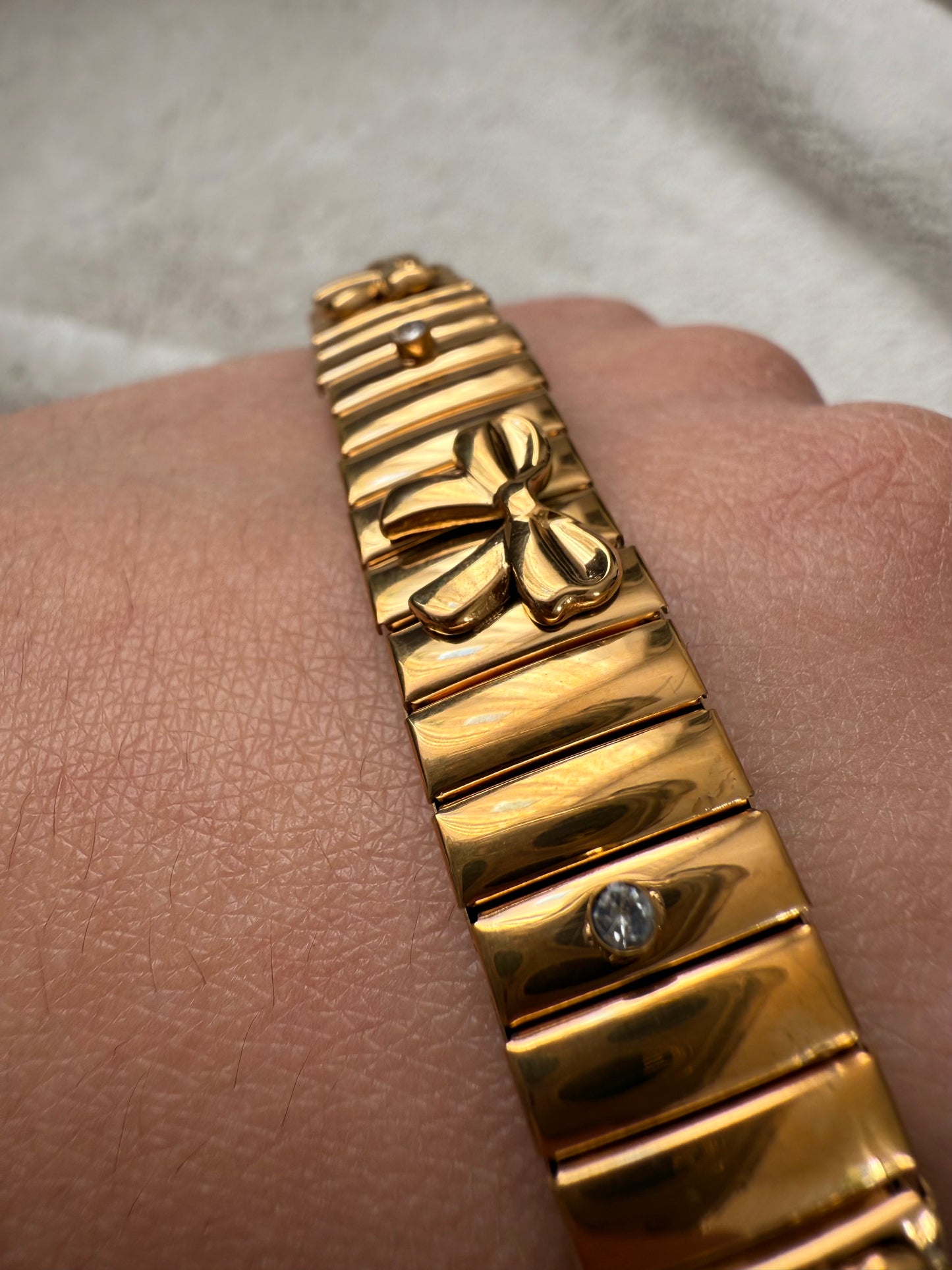 Luminous Bow - Bangle Armband